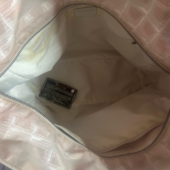 🔥🔥CHANEL Tavel Line Beige GM Tote 🔥🔥 - Picture 13 of 15